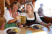 Tipp unter der Woche: die Mittags-Wiesn in den Wildstuben auf dem Oktoberfest 2022 Werktags ab 11.00 Uhr (außer 3.10.) mit vergünstigten Mittagsgerichten (©Foto: Martin Schmitz)
